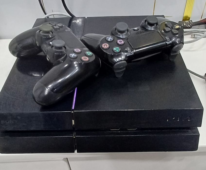 Продам плейстейшен 4