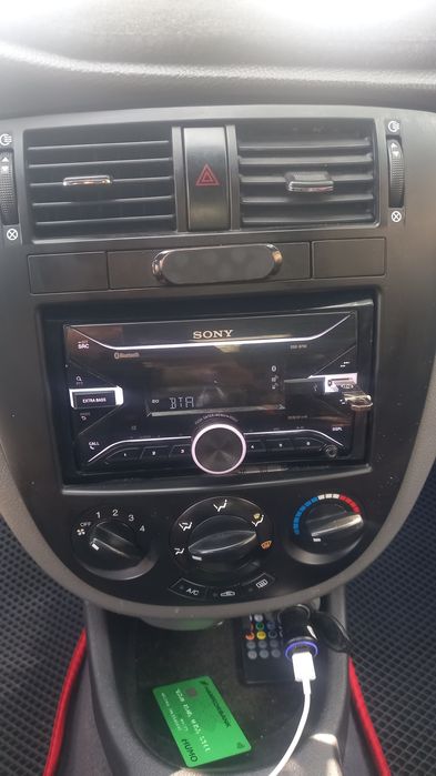 Sony 700 BT USB aux bor