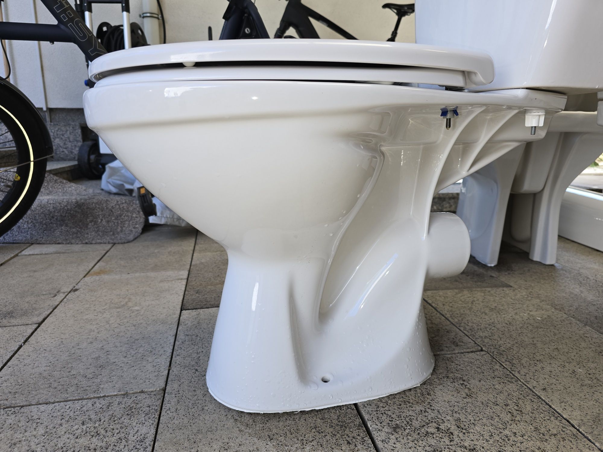 WC Geberit / Kolo set vas cu scurgere orizontala si cu rezervor