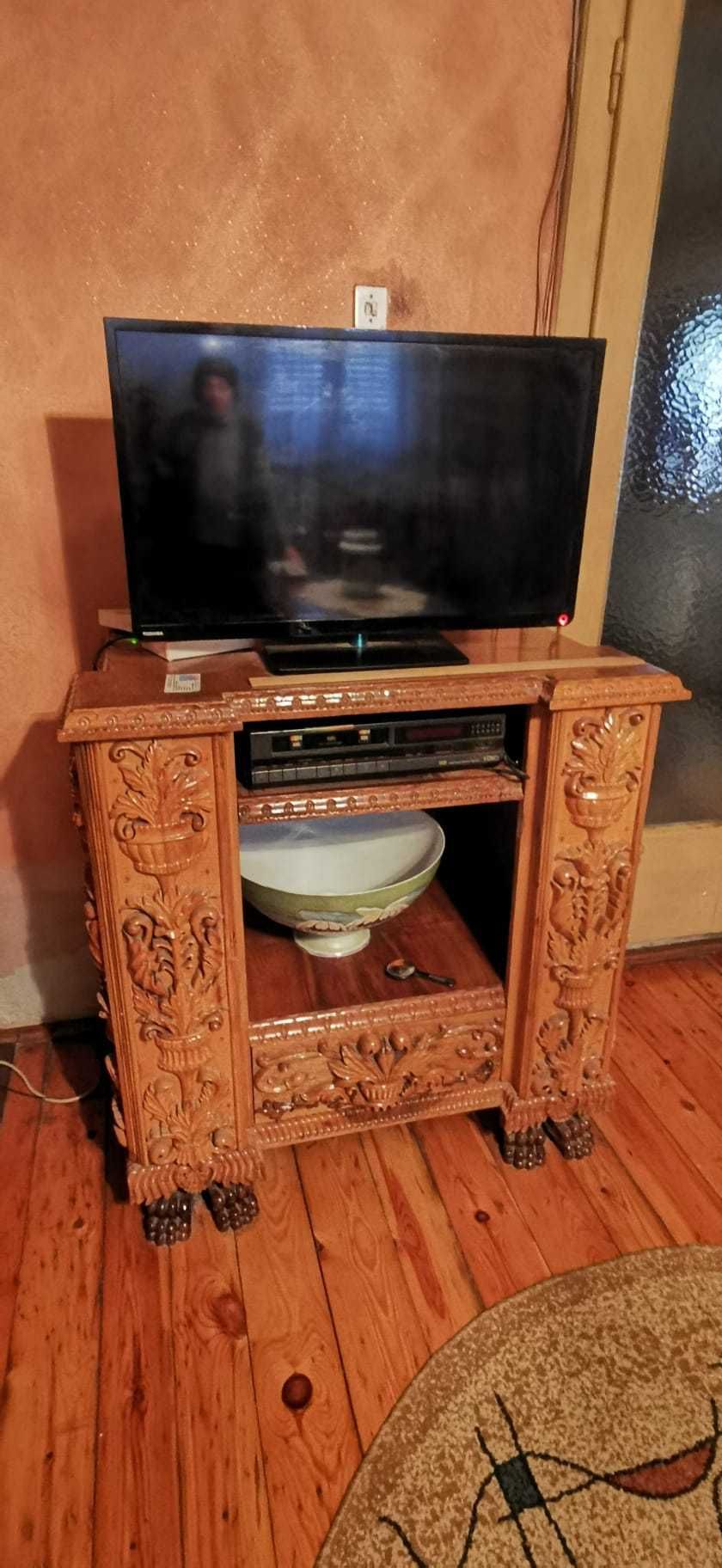 Mobila dormitor lemn masiv sculptat nuc