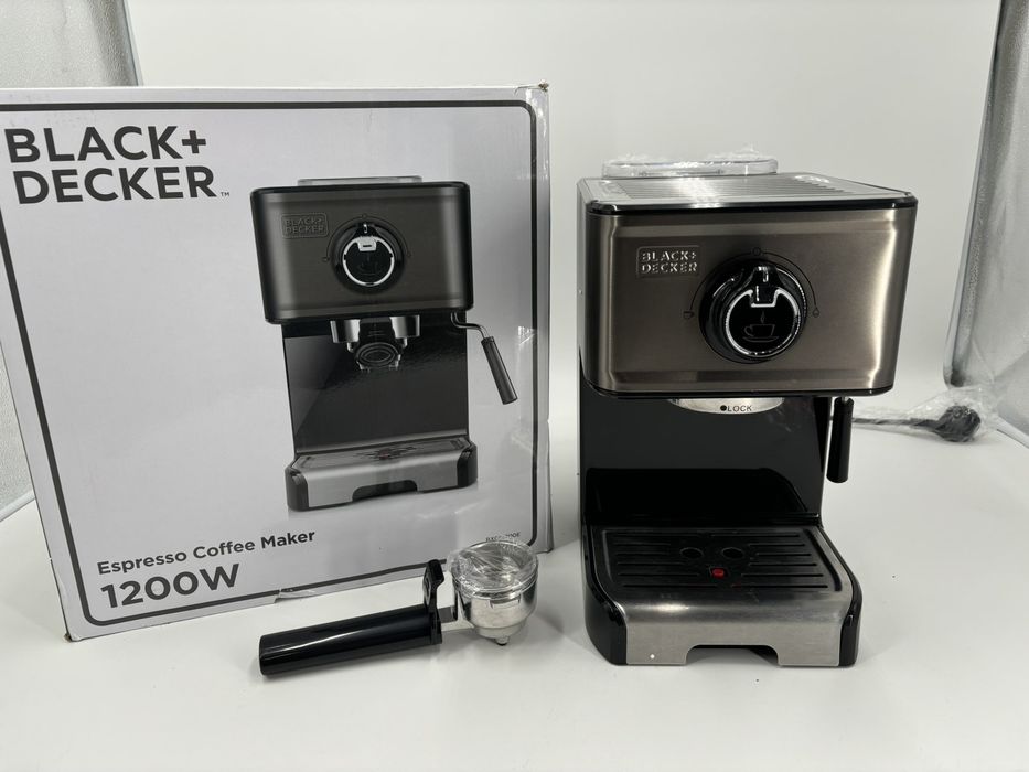 Кафемашина за еспресо Black and Decker BXCO1200E