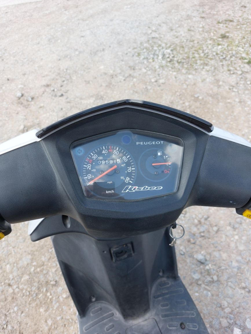 Продавам скутер PEUGEOT Kisbee 50 кубика