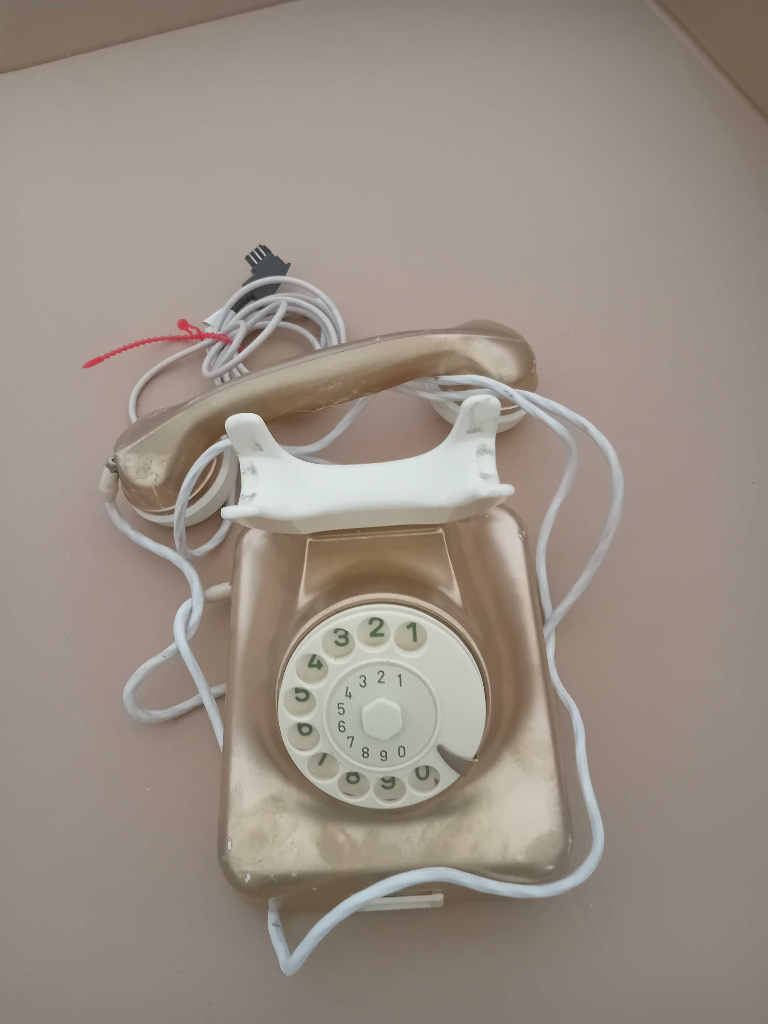 Telefon fix cu disc model vechi