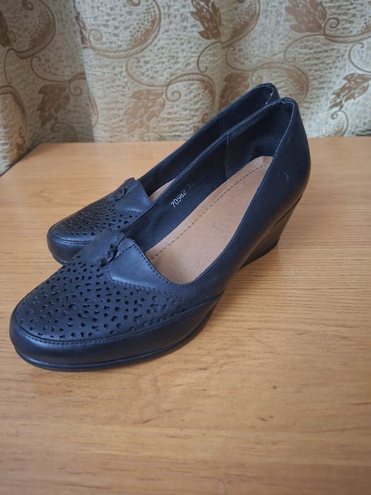 Продаю туфли женские