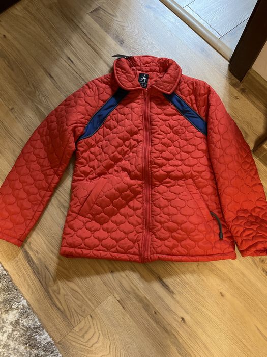 Дамско червено яке