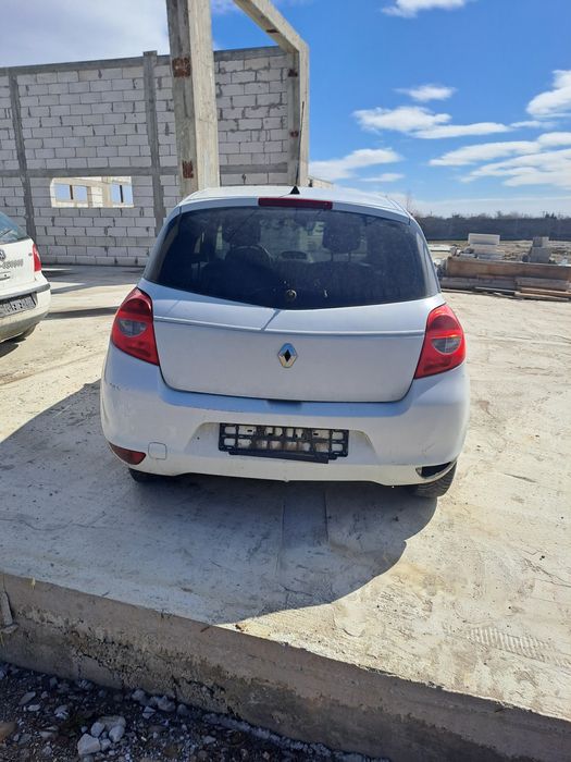 Dezmembrez Renault Clio 3 1.5dci cod motor K9K-E8