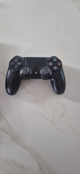 PlayStation 4 Pro 1TB + 2 контролера