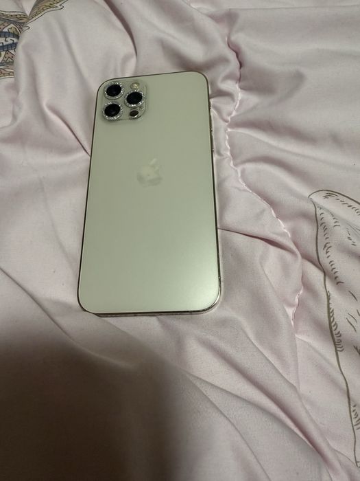 Iphone 12 pro в золотом цвете