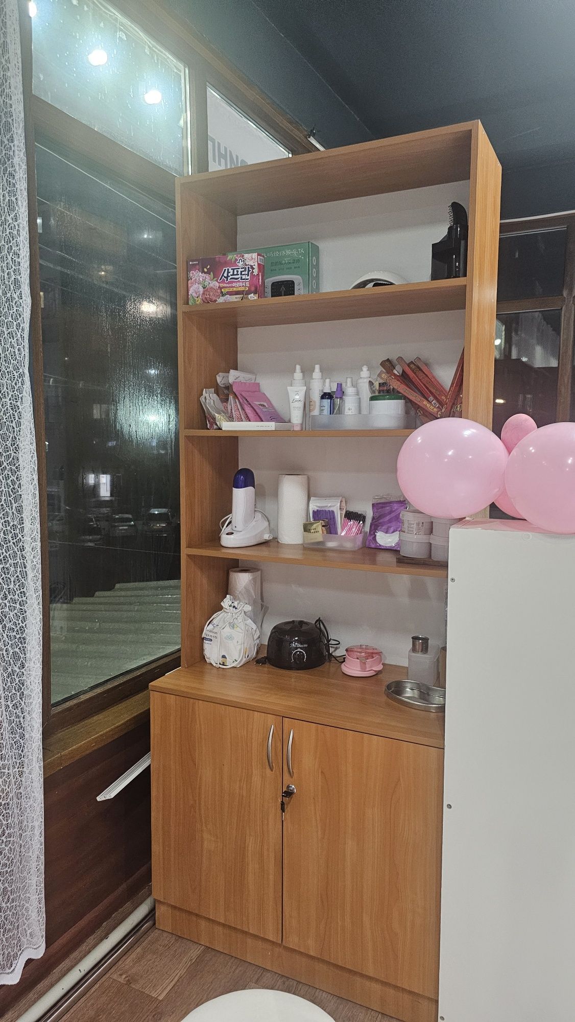 продаётся Шкаф, для офиса, для салонов красоты, и тд