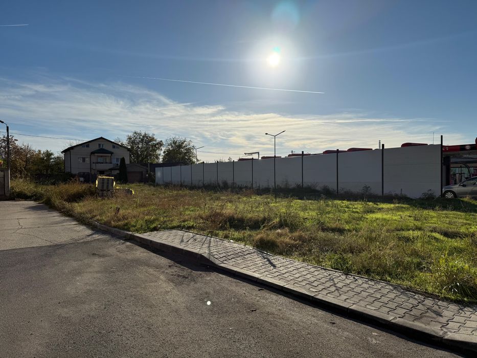 De vânzare teren – 900 mp, poziție excelentă!