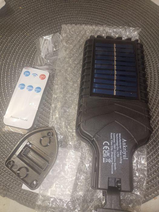 Lampa stradală cu panou solar