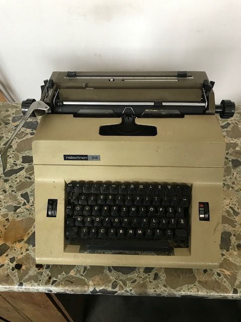 Masina de scris Robotron, ca noua, foarte putin folosita