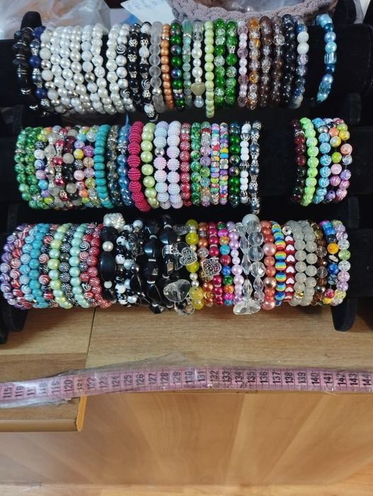 De vānzare bratari din pietre semipretioase,sticla si margele