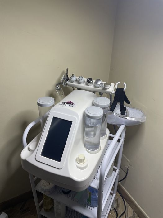Vând hydraderm cosmetică  aparat 7 funcții