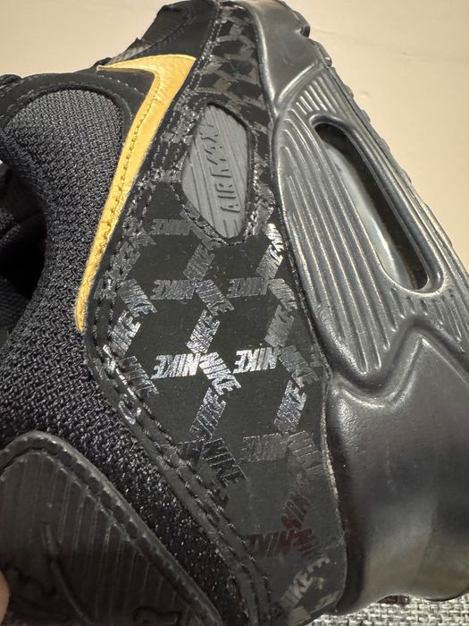 Nike Air Max 90 Essential Black Gold.