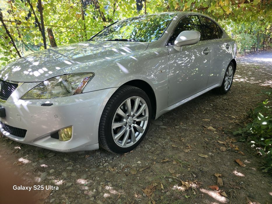 Lexus IS Lux̌ury Line