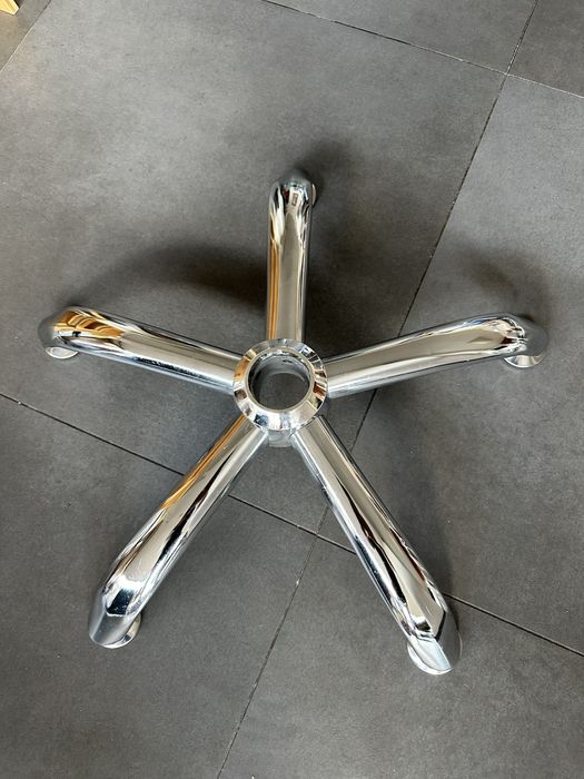 Хромира а основа за офис стол