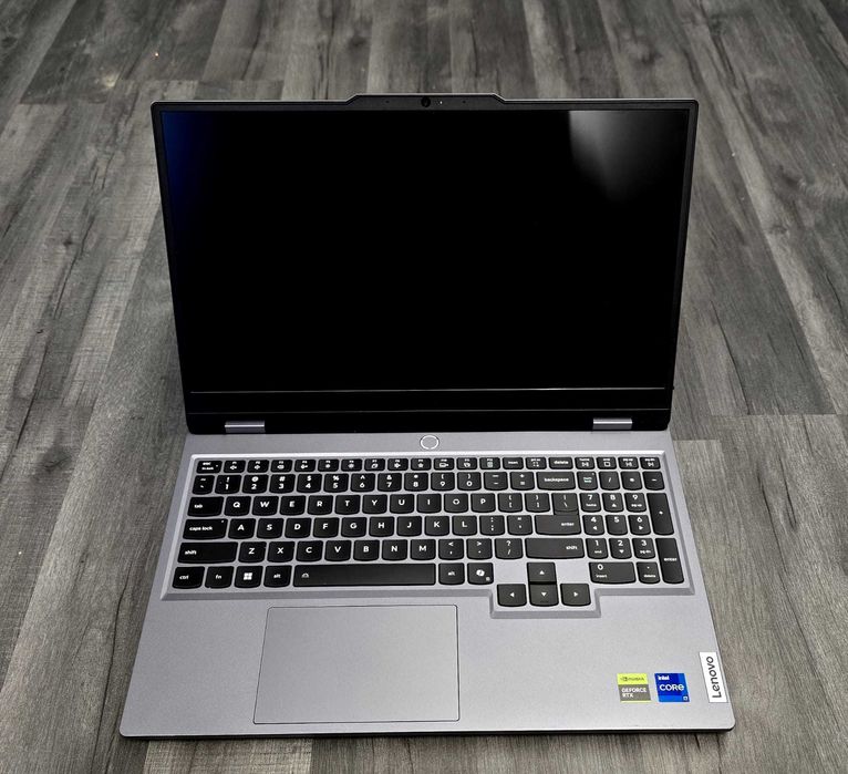 Vând Lenovo LOQ 15IRX10 ca nou