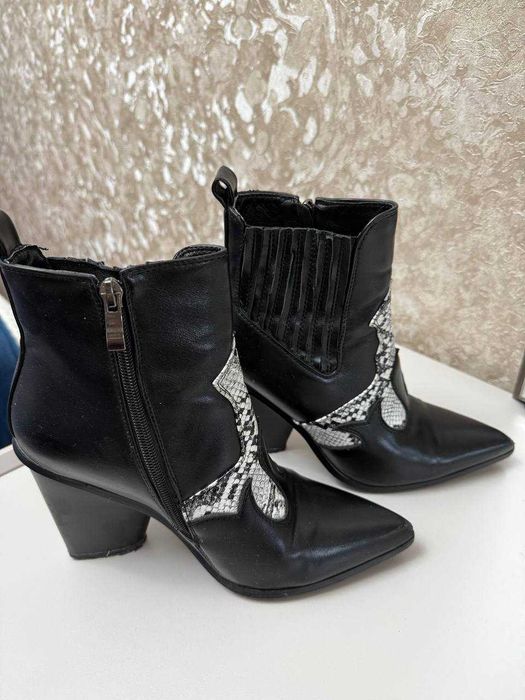 Продаются Сапоги Казаки Pink island