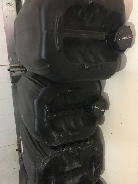 Продаются пустые пишевые Канистры 20л