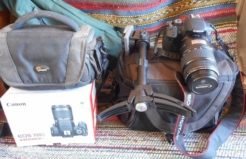 НОВ Canon EOS 700D с 3 обектива, статив и приклад