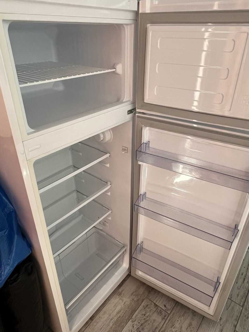 Чист хладилник Beko