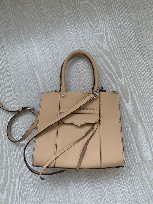 Продаю сумку в бежевом цвете