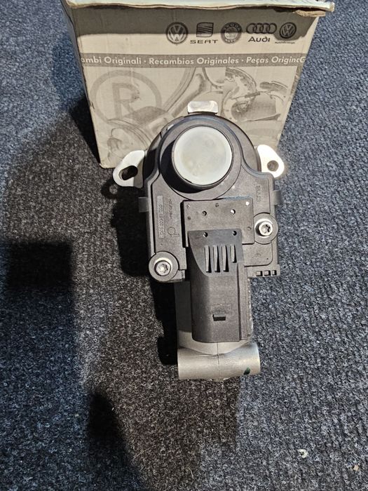 Valva EGR noua originala Volkswagen Transporter T5.1 - T6 2010 - 2019