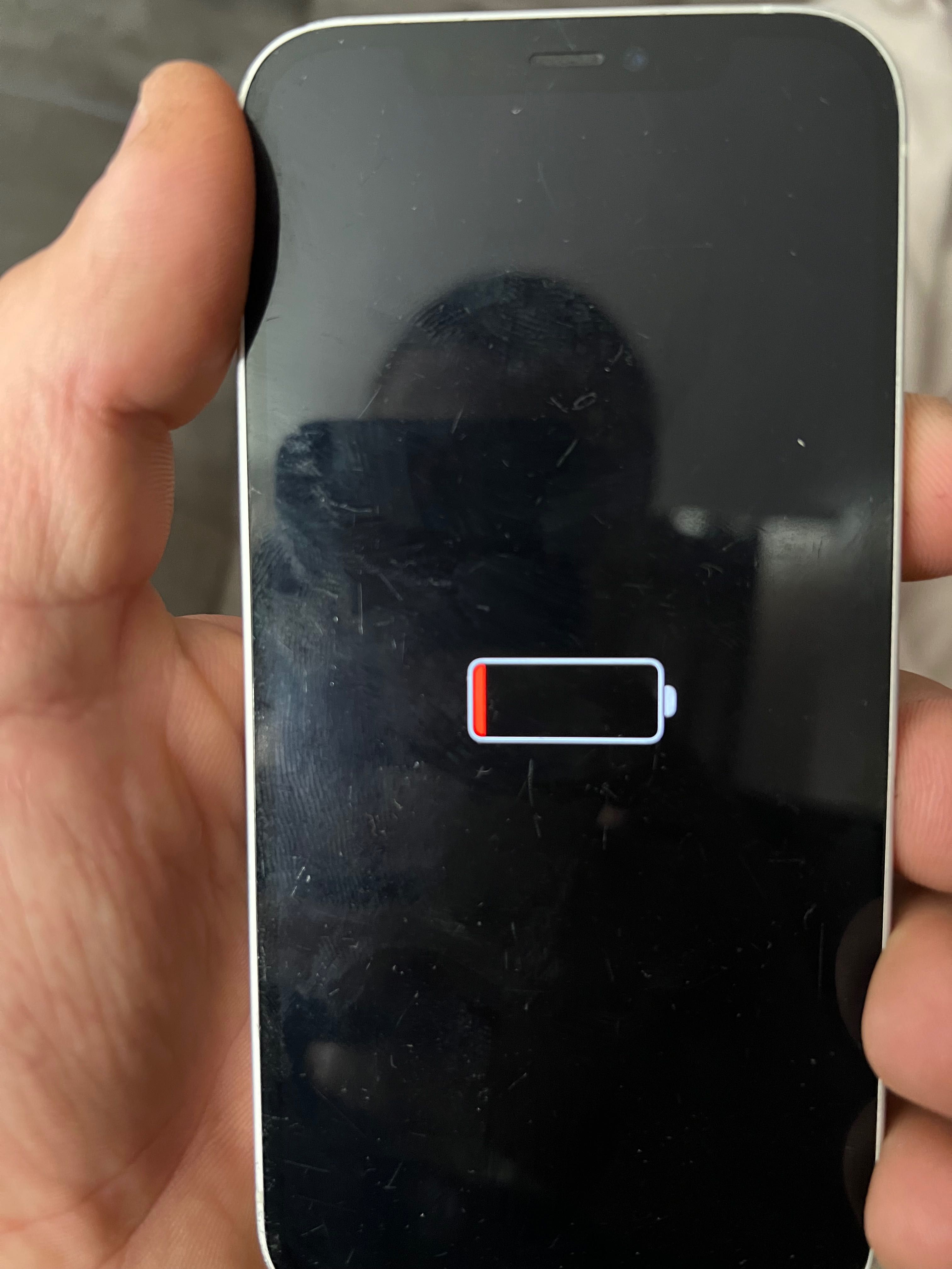 iPhone 12 батерия