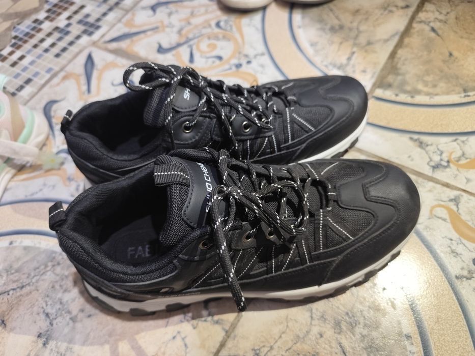 Осенние кроссовки демисезонные 45-44 размер