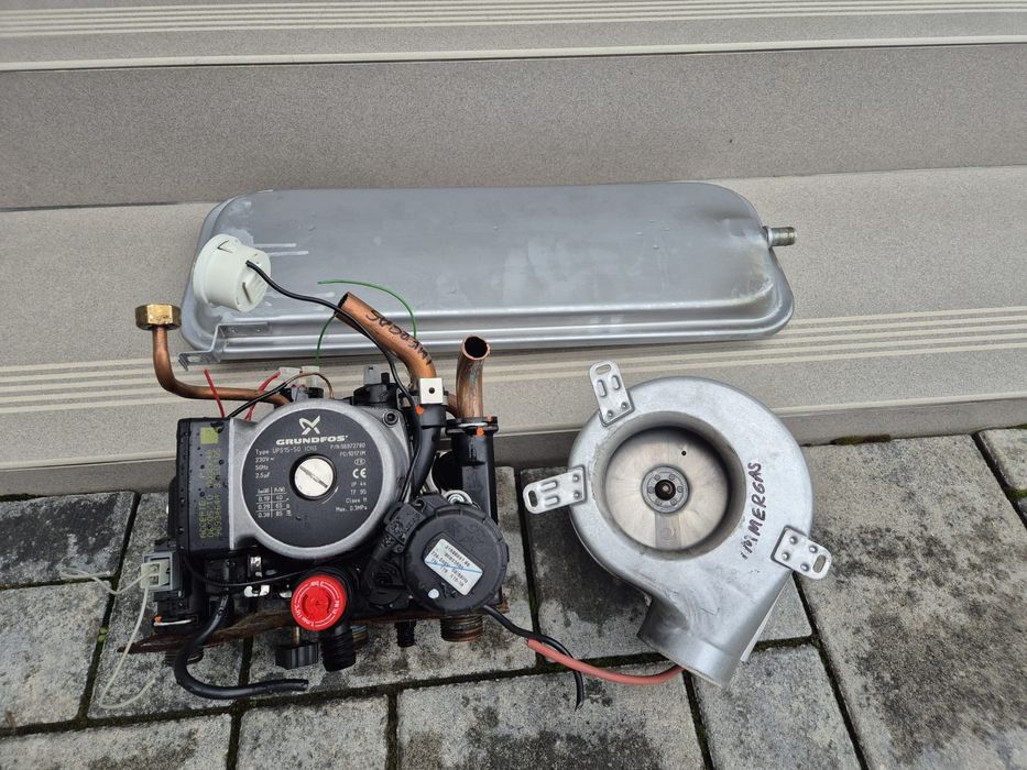 Pompa, vas expansiune, ventilator, schimbator caldura, vana Immergas