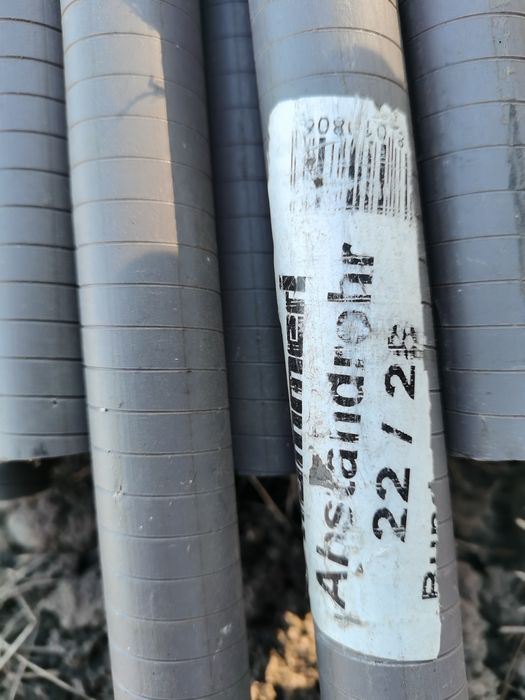 Трубы пластиковые диам.22. 49 шт