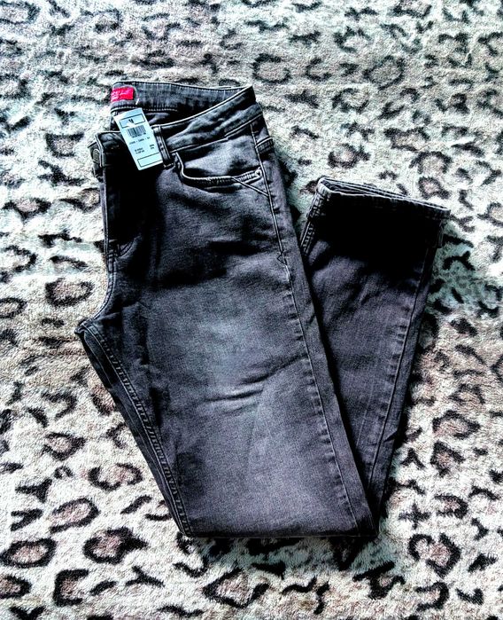 Blugi dama negri noi cu etichetă