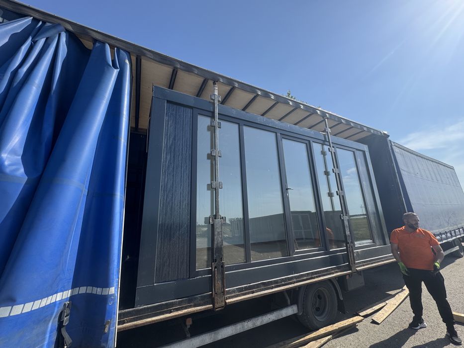 Vand containere modulate tip birou sau cu vitrina