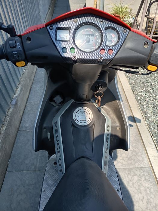 Vând scuter Peugeot jet force 49 CC.
