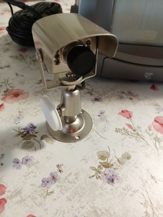 Camere de supraveghere interiori cu monitor