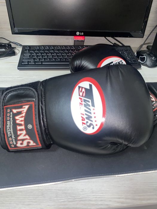 Перчатки босксерские, в хорошем виде