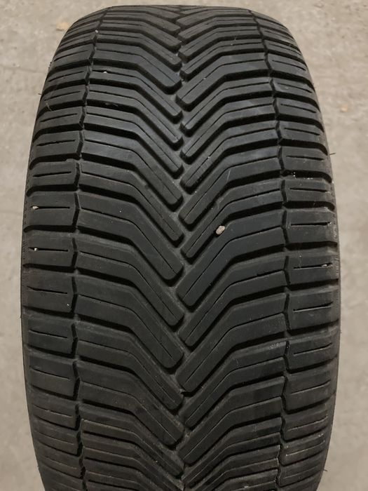 Гума 1брой Мишелин кросклимате 235/45/17.