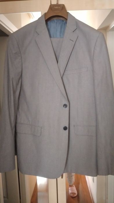 Costum de bărbați nou fără eticheta