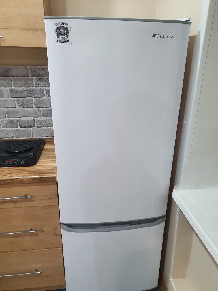 Холодильник "Elektrofrost" как новый.