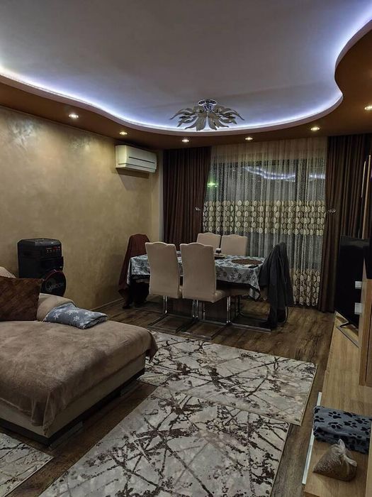 Продава се Тристаен апартамент в Бургас, Изгрев - 99 кв.м за 2303 €/кв.м - Снимка #1