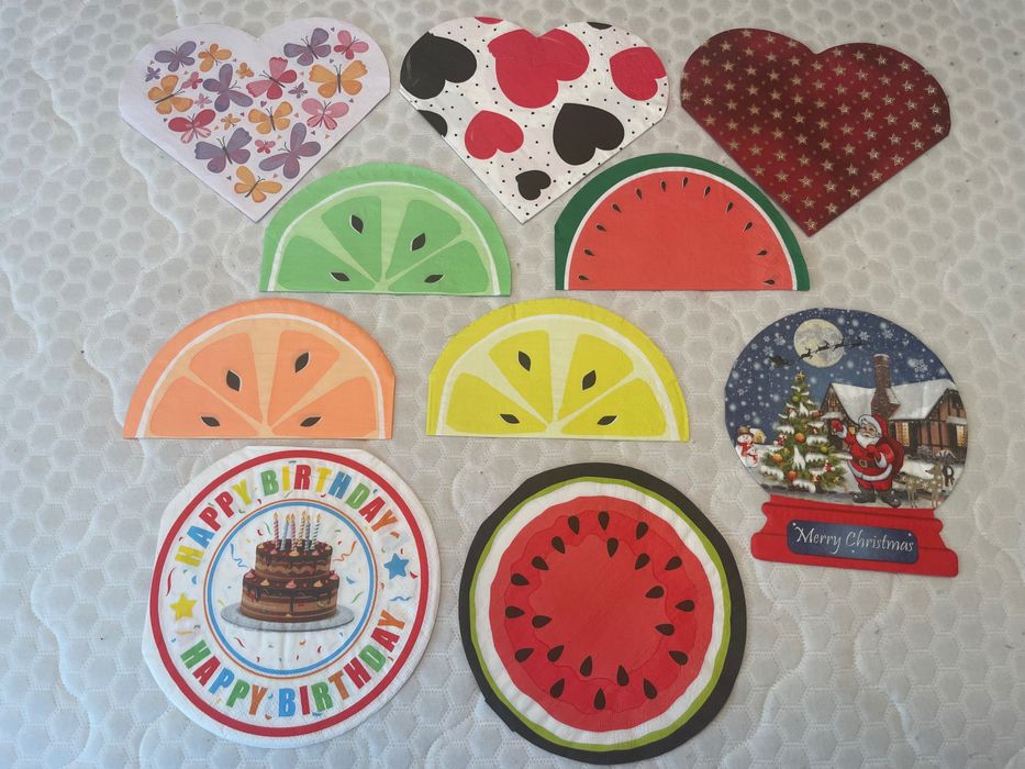 Колекция от 100 бр. кръгли и с различни форми салфетки.