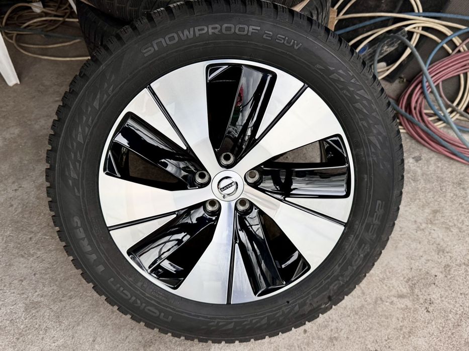 Volvo джанти с гуми комплект чисто нови 18