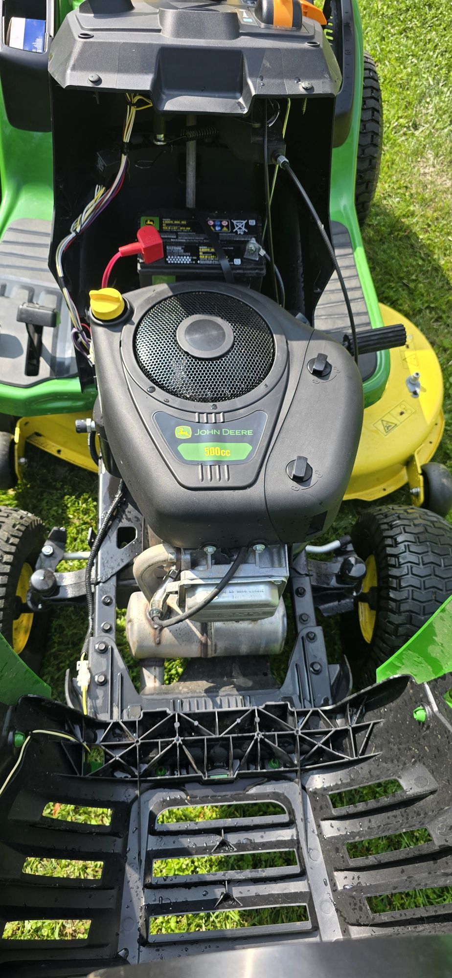 Tractoras gazon John Deere X107, cositoare iarba