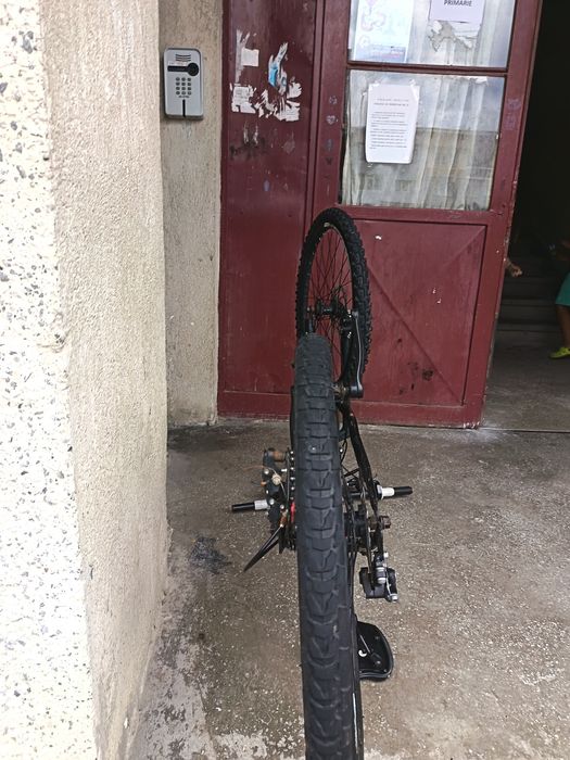 Bicicleta pentru piese