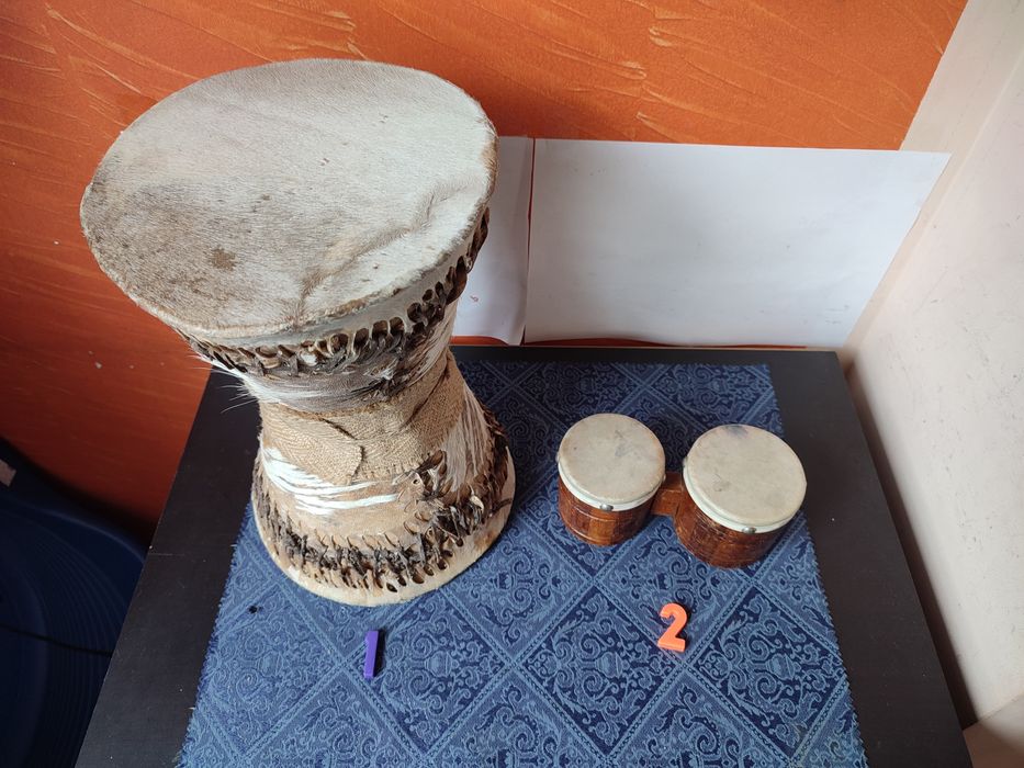 тарамбука, маракас Куба, кастанети, там-там барабанче,барабан-език