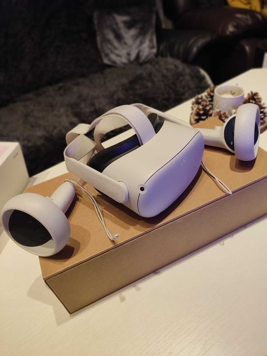 Vând Ochelari VR Oculus Meta Quest 2 128gb aproape noi