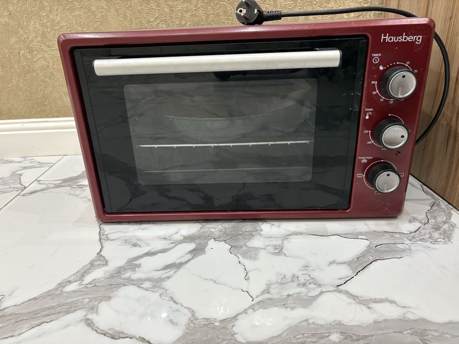 Печка hausberg. Все работает , печеть все торты пироги