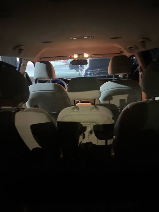 Kia Carnival. 3.3 motor