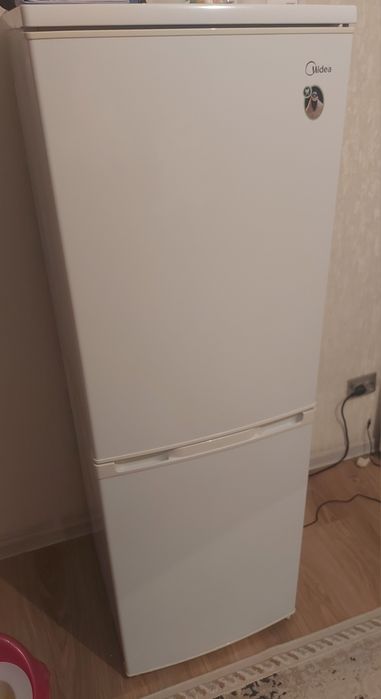 Холодильник Cмidea состояние отличное